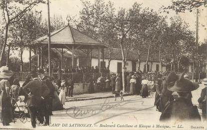 .CPA  FRANCE 69 "Camp de Sathonay, Boulevard de Castellane et kiosque à musique"