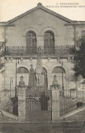 .CPA   FRANCE 34 "Vendargues, La Mairie et le monument aux morts"