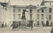 34 Herault .CPA  FRANCE 34 " Lunel, Hôtel de Ville et statue du Capitaine Ménard"