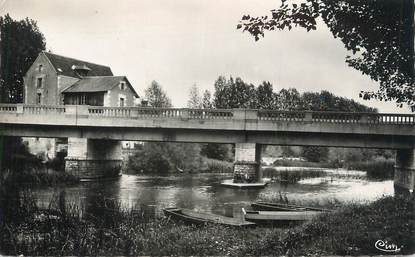 .CPSM  FRANCE 37 "Reignac, Le pont et le moulin"