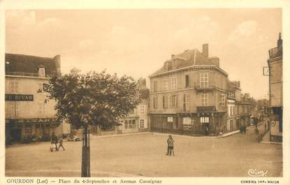 .CPA  FRANCE 46 "Gourdon, Place du 04 Septembre et Avenue Cavaignac"