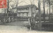 17 Charente Maritime .CPA  FRANCE 17 " Saujon, Parc de l'Etablissement thermal Le Chalet Bleu et le pont rustiqe'