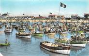 17 Charente Maritime .CPSM   FRANCE 17 " Ile d'Oléron, La Cotinière, le port le jour de la fête de la mer"