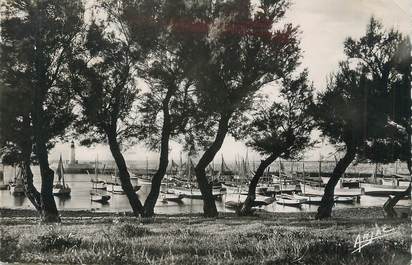 .CPSM   FRANCE 17 " Ile d'Oléron, La Cotinière, le port "