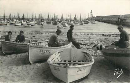 .CPSM   FRANCE 17 " Ile d'Oléron, La Cotinière, Bateaux au port"