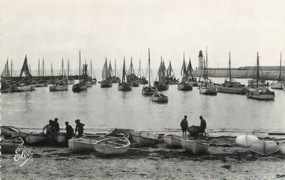 .CPSM   FRANCE 17 " Ile d'Oléron, La Cotinière, le retour des pêcheurs"