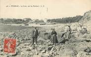 17 Charente Maritime .CPA   FRANCE 17 " Fouras, La Coue, sur les rochers"