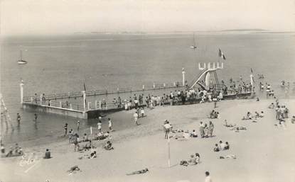 .CPSM   FRANCE 17 " Fouras, La piscine à la grande plage"