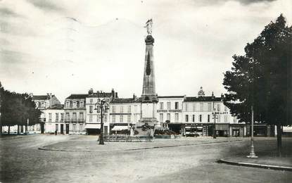 .CPSM  FRANCE 17 "Rochefort sur Mer, La rue Martrou"