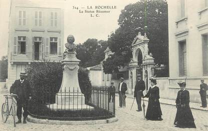 .CPA  FRANCE 17 "La Rochelle, La Statue Réaumur"