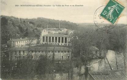 .CPA  FRANCE 85 "Mortagne sur Sèvre, La vallée du pont et de Fleuriais"