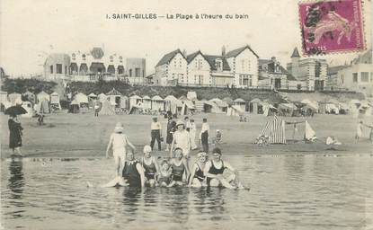 .CPA   FRANCE 85  "St Gilles, La plage à l'heure du bain