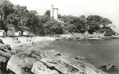 .CPSM  FRANCE 85  "Ile de Noirmoutier, La plage et le tour plantier"