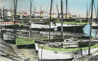 .CPSM  FRANCE 85  "Ile  d'Yeu, Port Joinville"
