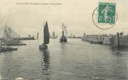 85 Vendee .CPA FRANCE 85  " Ile  d'Yeu, La passe et les jetées"