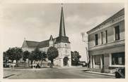 85 Vendee .CPSM FRANCE 85  " Notre Dame de Monts,  Place et église"