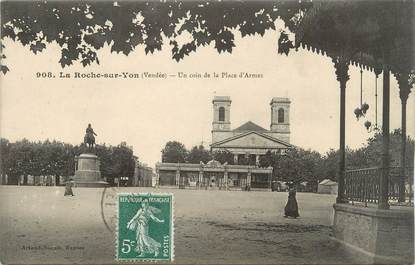 .CPA FRANCE 85  " La Roche sur Yon, Un coin de la place d'armes"