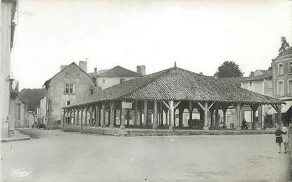 . CPSM FRANCE 86 " Charroux, Les halles"