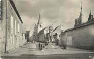 86 Vienne . CPSM FRANCE 86 " Ligugé, La place avec le monument aux morts"