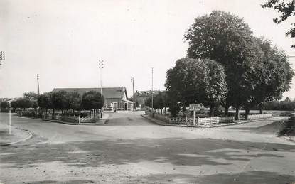 . CPSM FRANCE 86 "Mirebeau en Poitou, Jardins public"