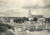 86 Vienne . CPSM  FRANCE 86 " Lesigny , La place de l'église et le monument aux morts"