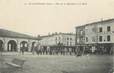 . CPA  FRANCE 32 "L'Isle  en Jourdain,  Place de la république et la halle"