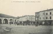 32 Ger . CPA  FRANCE 32 "L'Isle  en Jourdain,  Place de la république et la halle"