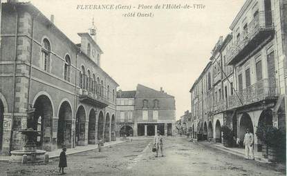 . CPA FRANCE 32 "  Fleurance,  Place de l'Hôtel de Ville  '"