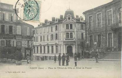 . CPA FRANCE 32 "  Auch, Place de l'Hôtel de Ville et Hôtel de France"