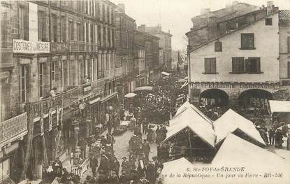 . CPA FRANCE 33 "Ste Foy la Grande, Rue de la république"