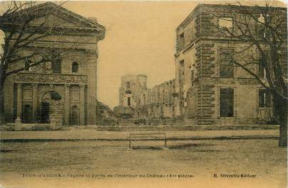 CPA FRANCE 84 "Tour d'Aigues, façade et partie de l'intérieur du chateau"