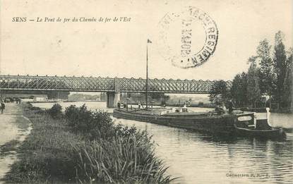 CPA FRANCE 89 "Sens, le pont du chemin de fer" / PENICHE / BATELLERIE