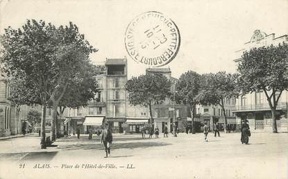 CPA FRANCE 30 "Alès, la Place de l'Hotel de Ville"