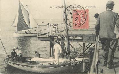 CPA FRANCE 33 "Arcachon, départ pour la Promenade"