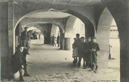 . CPA   FRANCE  74 " Thones,  Les arcades"