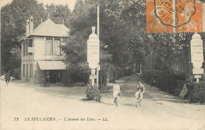 .CPA  FRANCE 44 "Le Pouliguen, Avenue des Lilas"