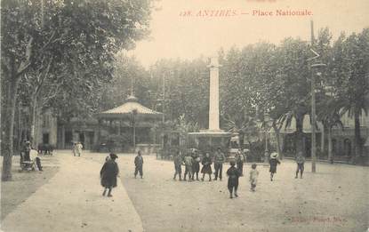 .CPA FRANCE 06  "Antibes, Place nationale"