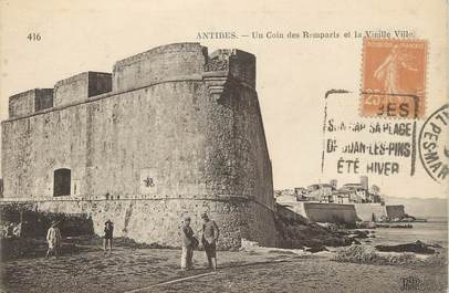 .CPA FRANCE 06  "Antibes, Un coin des remparts et la vieille ville"