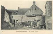 14 Calvado .CPA FRANCE 14 "Courseulles sur Mer, La cour du moulin"