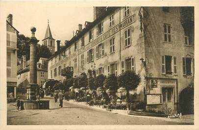 .CPA  FRANCE 15 "Chaudesaigues, Place du Gravier, Hôtel Valette et du Midi"