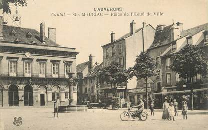 .CPA FRANCE 15   "Mauriac, Place de l'Hôtel de Ville"