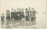 Nu / Érotisme CARTE PHOTO BAIGNEUSE "Groupe dans la mer"