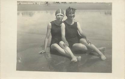 CARTE PHOTO BAIGNEUSE "Femme dans l'eau"