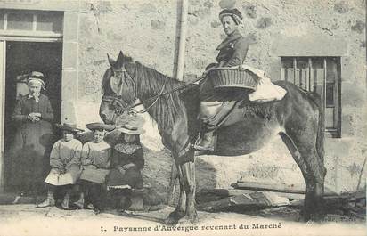 .CPA  FRANCE 15  "Paysanne d'Auvergne revenant du marché"/FOLKLORE