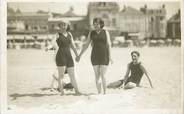 Nu / Érotisme CARTE PHOTO BAIGNEUSE "Femmes sur la plage"