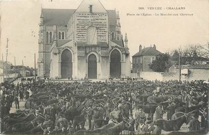 .CPA FRANCE 85 " Challans, Place de l'église, le marché aux chevaux"