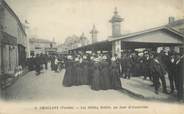 85 Vendee .CPA FRANCE 85 " Challans, Les petites halles un jour d'assemblée"