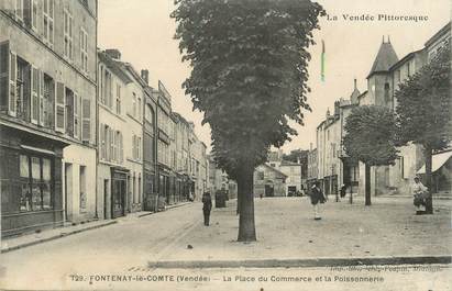 .CPA  FRANCE 85 " Fontenay le Comte, La place du Commerce et  la Poissonnerie"