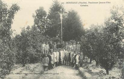 .CPA  FRANCE 85 " Montaigu, Pensionnat Jeanne d'Arcc, Calvaire"