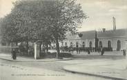 85 Vendee .CPA FRANCE 85 " La Roche sur Yon, La cour de la gare"